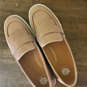 New without tag Yellow Box Women's tan Loafers